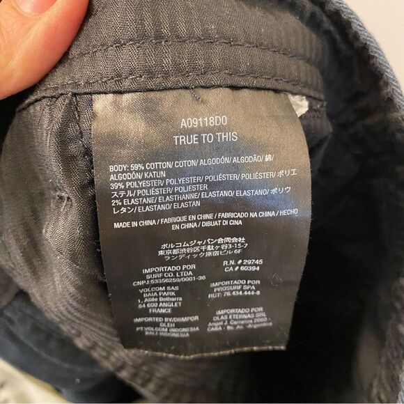 VOLCOM black weathered skater Chino shorts 10” - 34 - Picture 4 of 10